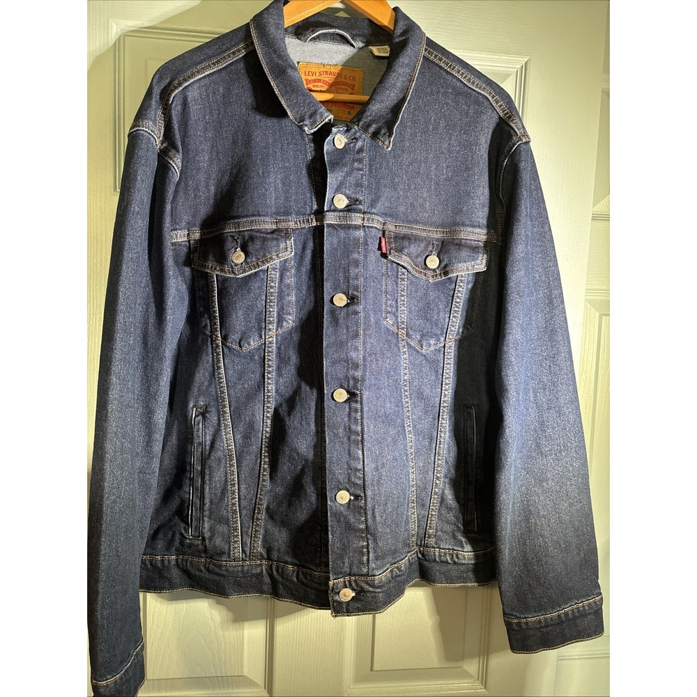 Levis Trucker Jacket Size XL - Dark Wash Standard Fit.